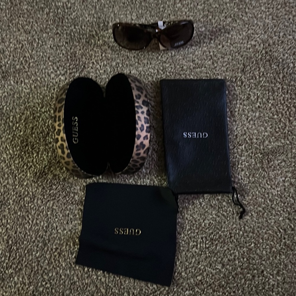 Guess fashion sunglasses